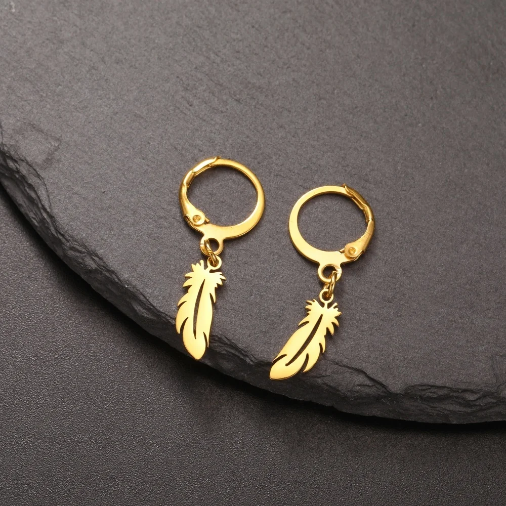 Eueavan Winzige Feder-Creolen, exquisiter goldfarbener Ohrring für Frauen und Mädchen, Punk, trendiger Edelstahl-Schmuck, Geburtstagsgeschenk – Detail 8