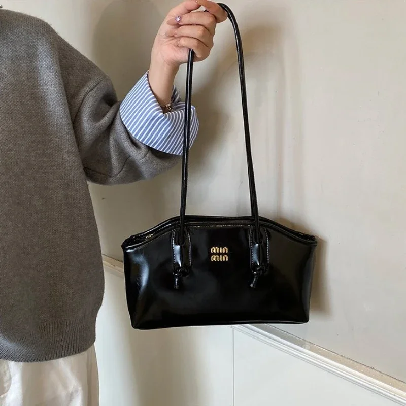 Elegant Minimalist Vintage Designer Diaper Bag Luxury Leather For Women Large Capacity Unique Shoulder Bag Fashionable Crossbody