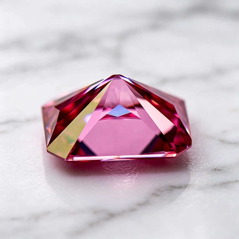 Moissanit-Stein im Radiant-Schliff, rosa Farbe, im Labor gezüchteter Edelstein für DIY-Anhänger und Schmuckherstellung, besteht den Diamanttester mit Zertifikat. – Detail 2