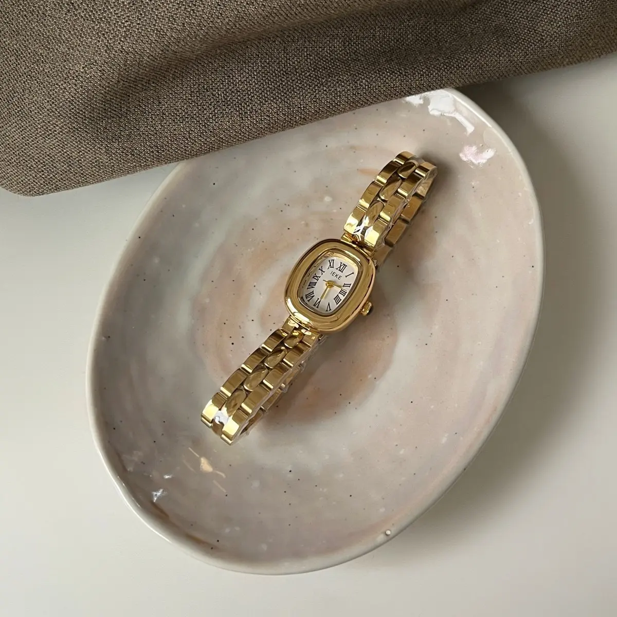 New Oval-Shaped I-Beam Link Steel Strap Watch For Women, Vintage Style, Elegant And Sophisticated, A Creative Gift For Women.