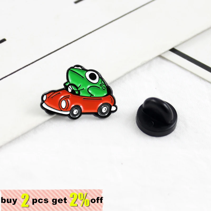 Frog Driving Red Gas Car Enamel Brooch Cartoon Animal Cute Badge Denim T-shirt Bag Personality Pin Send Children Gifts Wholesale