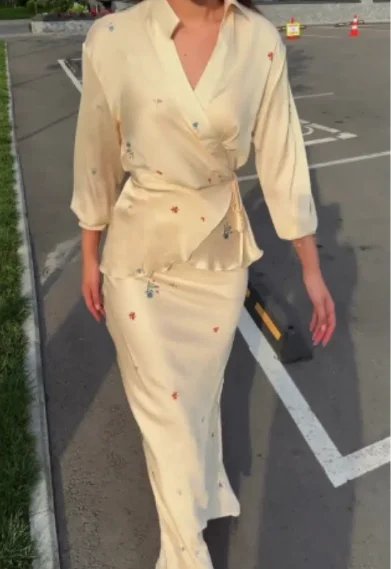 Set da due pezzi da donna Nuovo top e gonna con lacci a maniche lunghe in raso alla moda ed elegante Set semplice ed elegante per pendolarismo