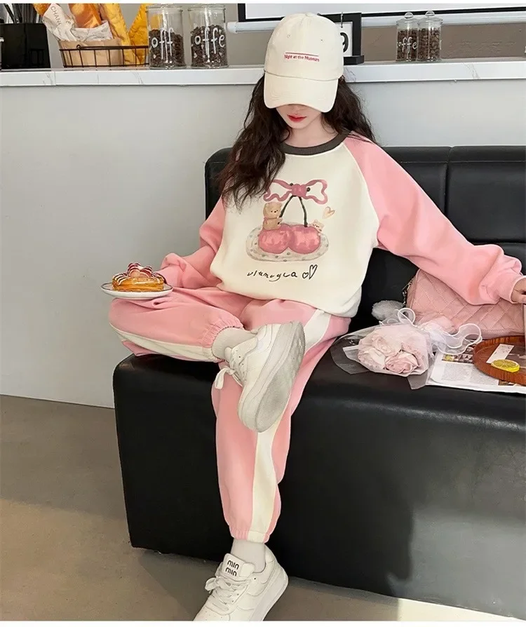 بدلة ملابس خريف 2025 للأطفال البنات سترة مُزينة بقطع القماش تي شيرت + بنطلون مخطط بدلة رياضية شتوية 7 8 9 10 11 12 سنة