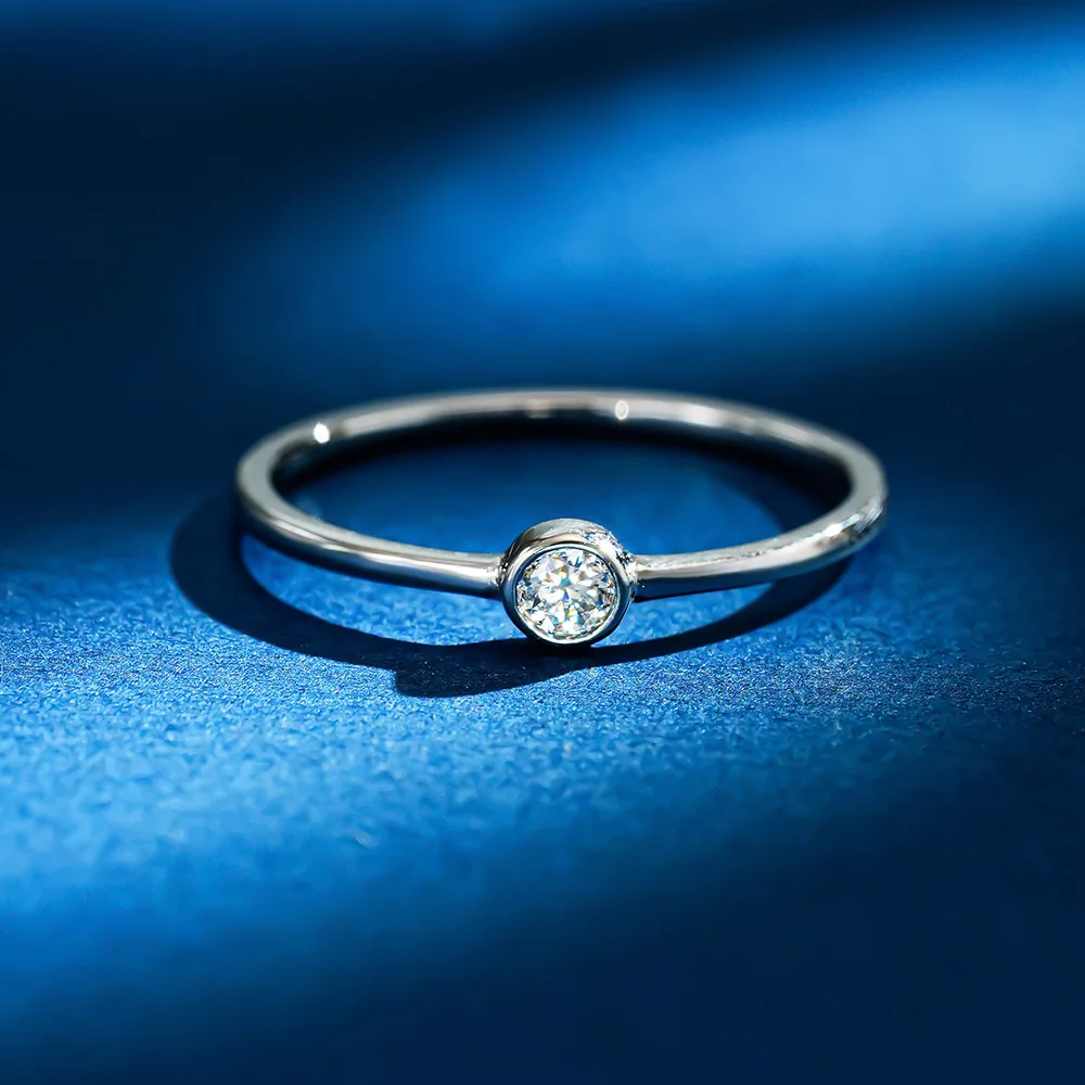 خاتم سوليتير من الفضة الإسترليني S925 للنساء مع 0.1 قيراط مويسانيتي نحيف عيار 18 قيراط مطلي بالذهب الأبيض إكسسوار مجوهرات