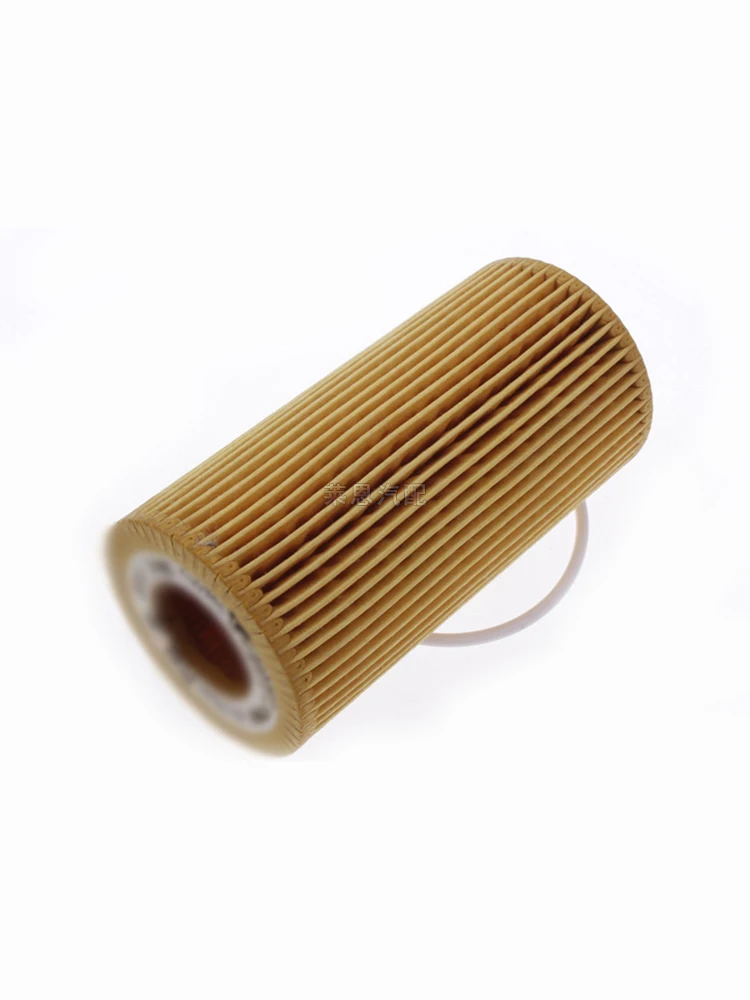 Oil Filter Suitable For Volvo C30 C70 S40 S60 V50 V60 XC60 XC70 Engine Oil Filter OEM:8692305