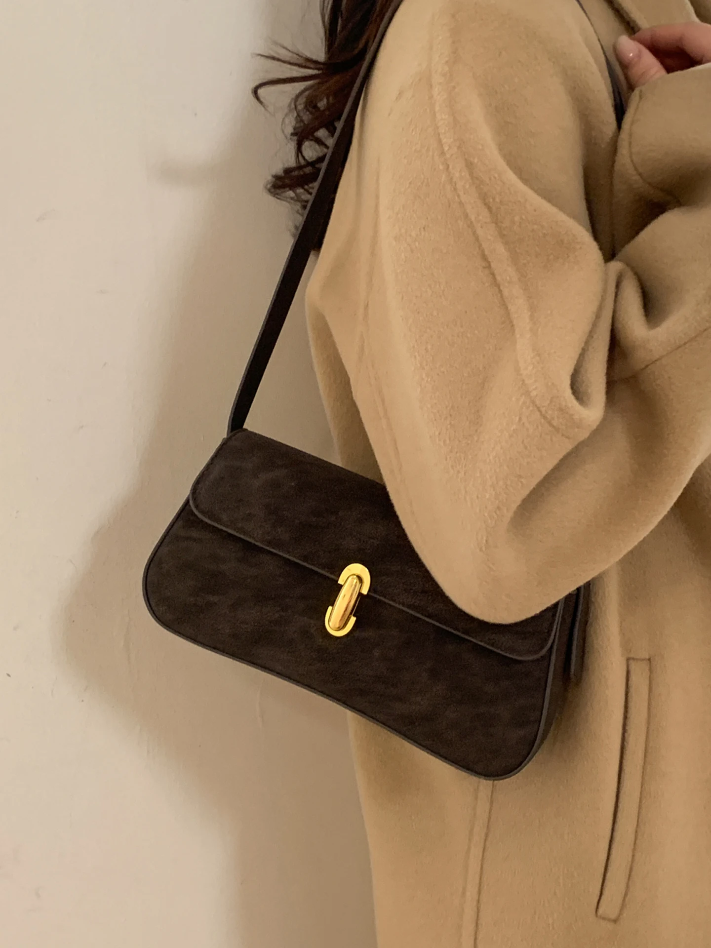 

Зимняя роскошная женская сумка через плечо, сумка-багет, мягкая сумка из искусственной кожи с магнитной застежкой, для повседневного использования