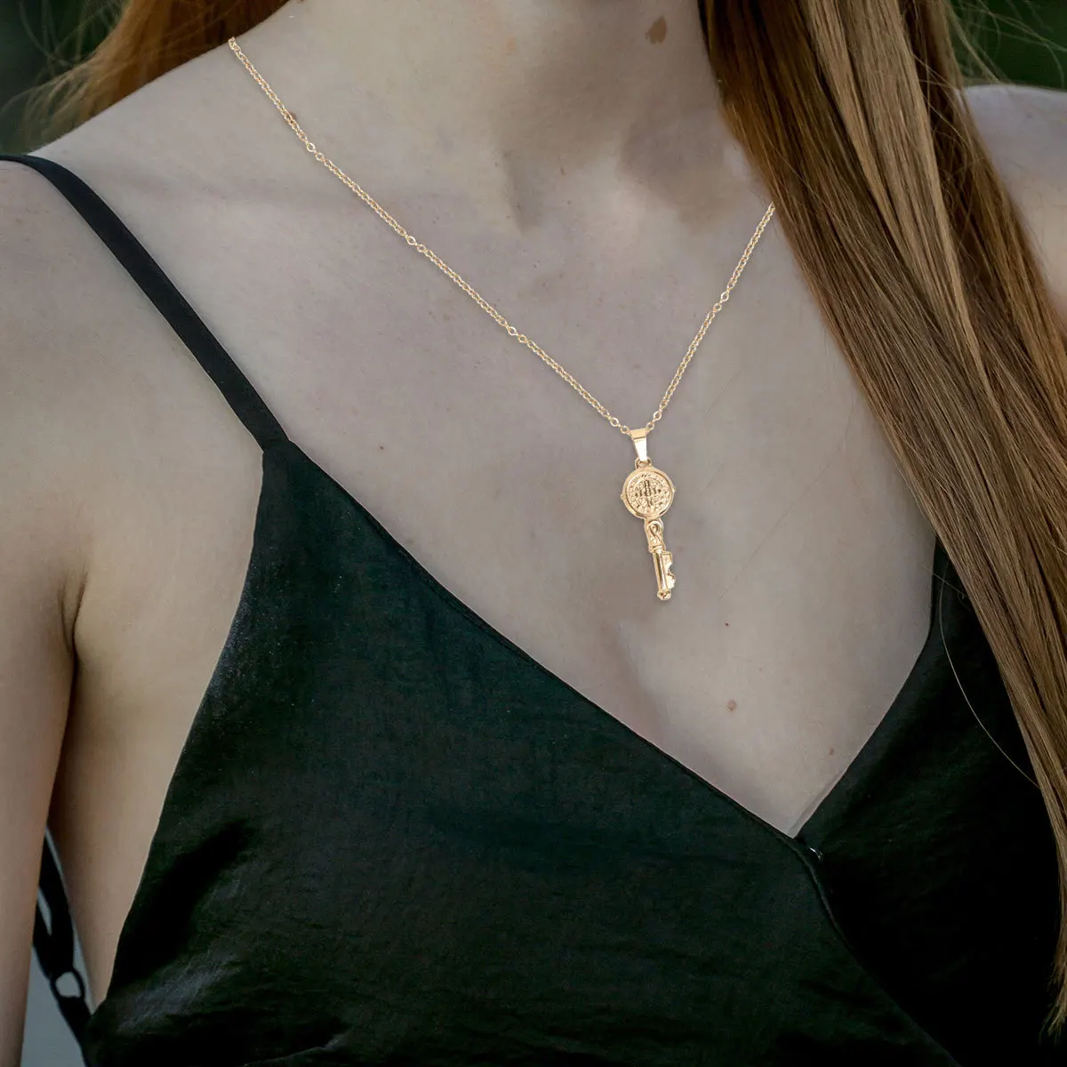 

Vintage Golden Hanging Pendant Fashion Neck Chain For Women Party Wedding Daily Wear Jewelry Gift