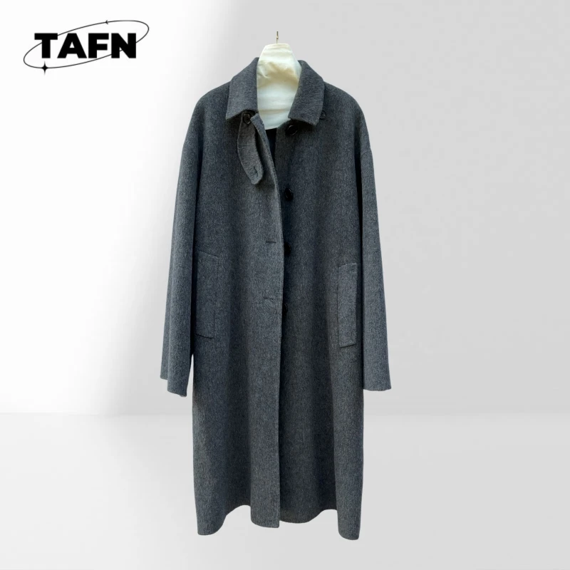 Soft Lightweight Windbreaker for Autumn Windproof Trench Jacket with Classic Silhouette Feminine Windbreaker Coat AK2119