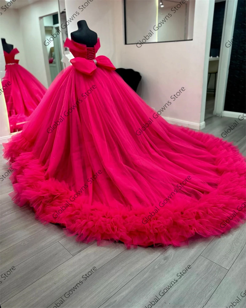 Gorący róż Off The Shoulder Bow Ball Gown Quinceanera Dress Bead Crystal Birthday Party Gowns Ruffles Princess Dress Customized