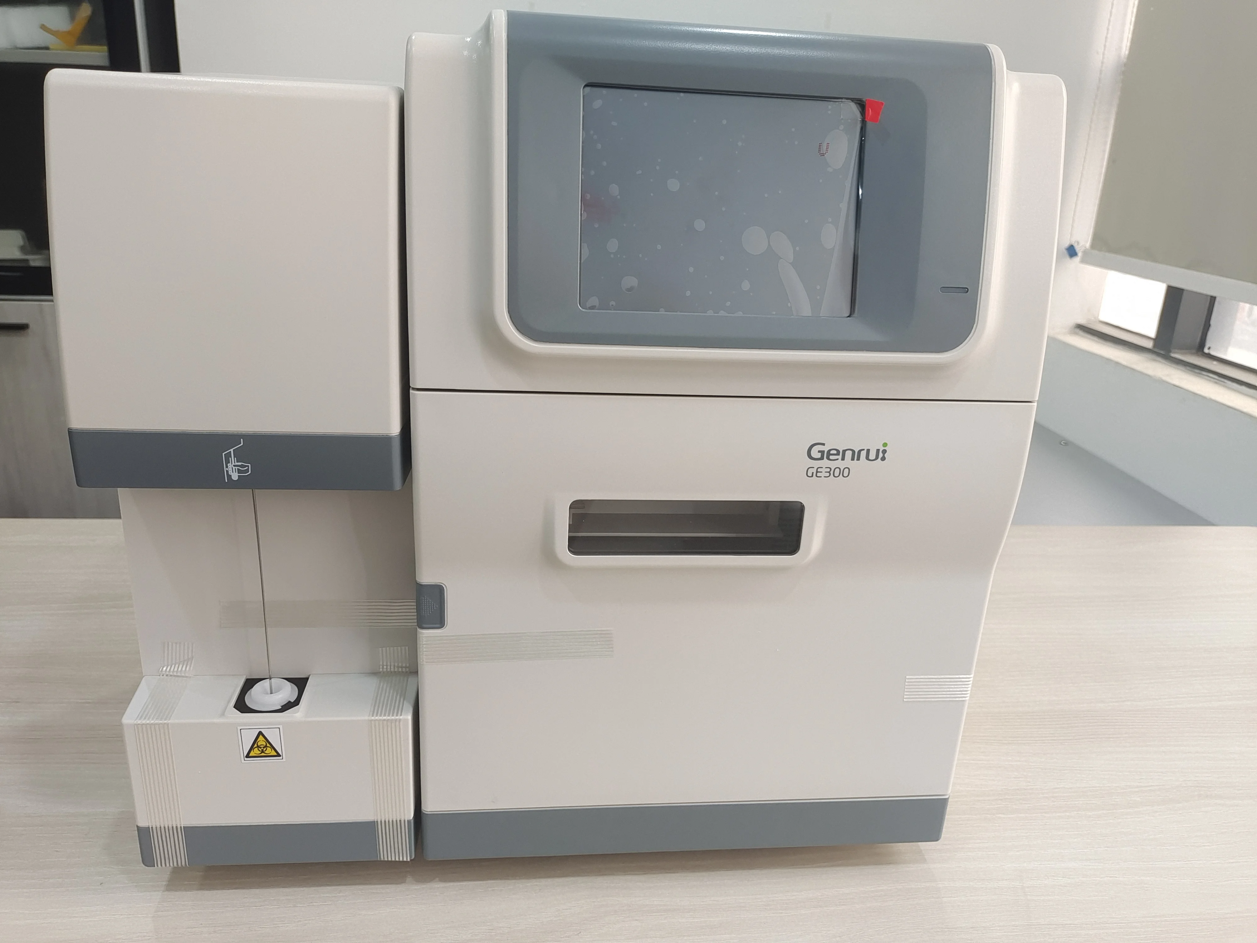 Local Portable Immunoassay Analyzer Factory Offer POCT Product Support T3 T4 TSH Prog HBA1C D-DIMER  Genrui FA50