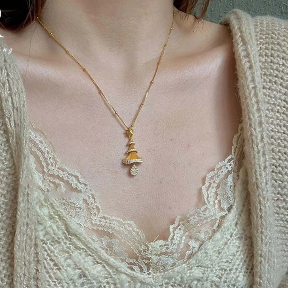 

Luxury Christmas Tree Necklace Brushed Metal High-end Golden Collarbone Chain Rhinestone Brilliant Jewelry