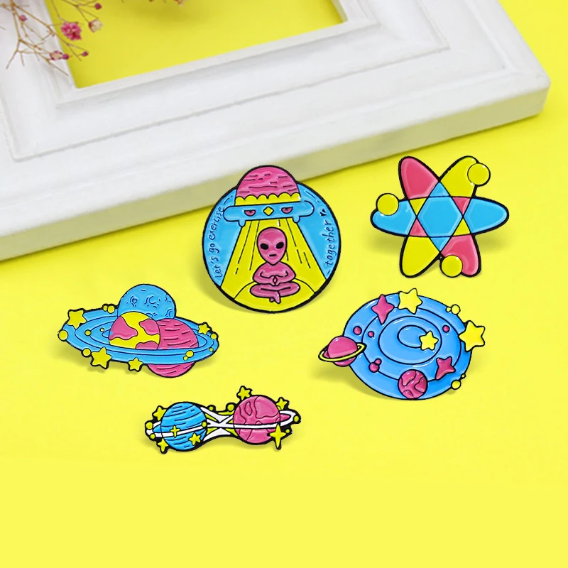 Pin 'Let's go exercise together' Yoga Alien Universe Stellar Planet Flying saucer Brooches Badges Lapel Jewelry Alien UFO Enamel