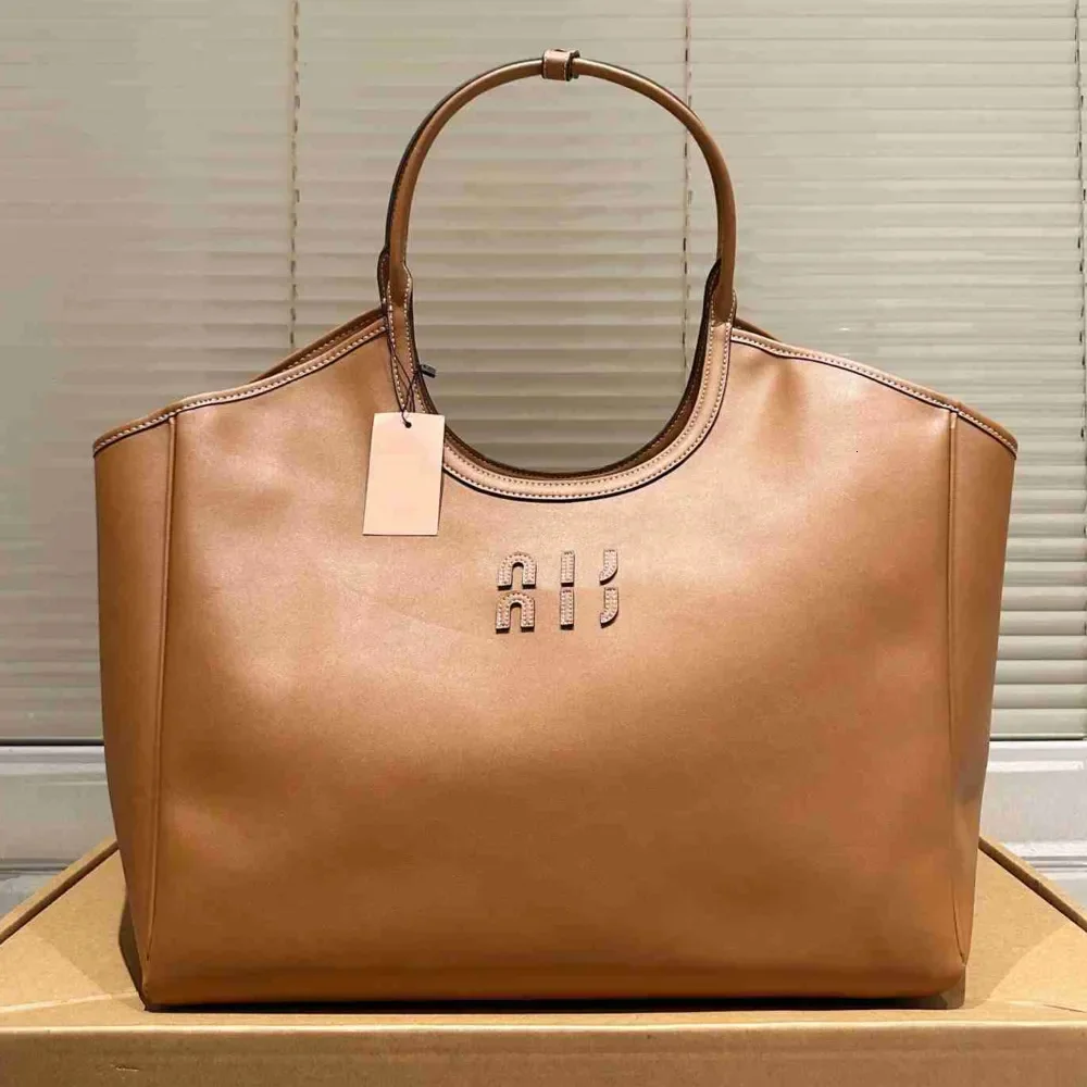 

Вечерние сумки, сумки-тоут, дизайнерские сумки, сумки через плечо, ручные сумки, кошельки, сумки-кроссбоди, сумки для покупок, дизайнерские сумки-хобо