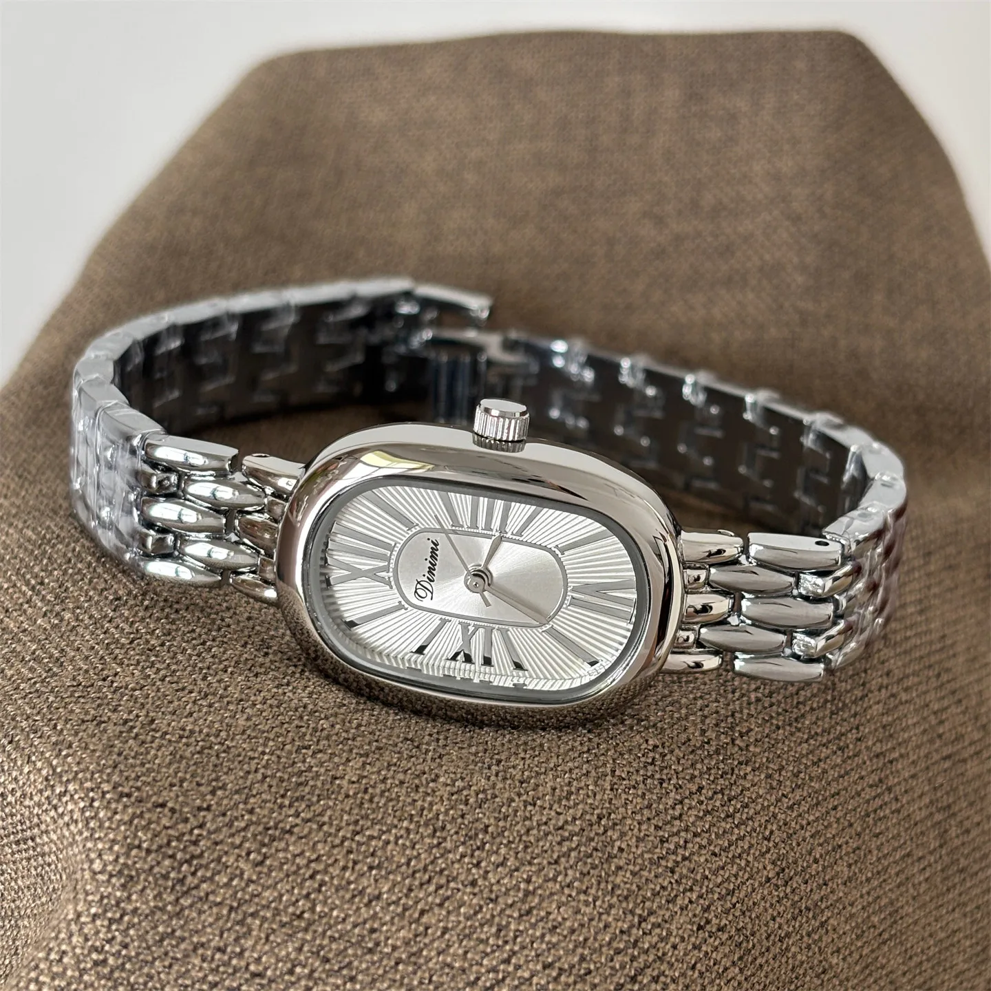 

New French Classic Vintage Style Oval Small Dial Watch, A Luxurious And Exquisite Bracelet-Style Wristwatch For Women.