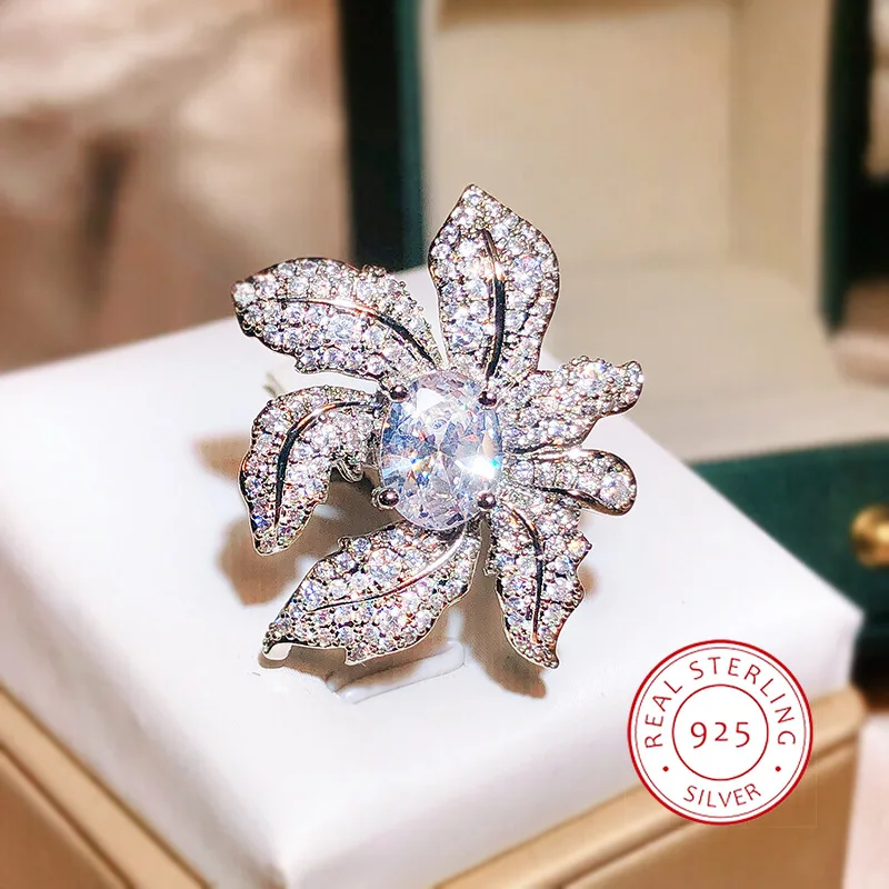 Lekki luksusowy pierścionek z prostym wzorem kształt kwiatu Super błyszczący AAAA biały pełny diament cyrkon damski biżuteria S925 Sterling Silver