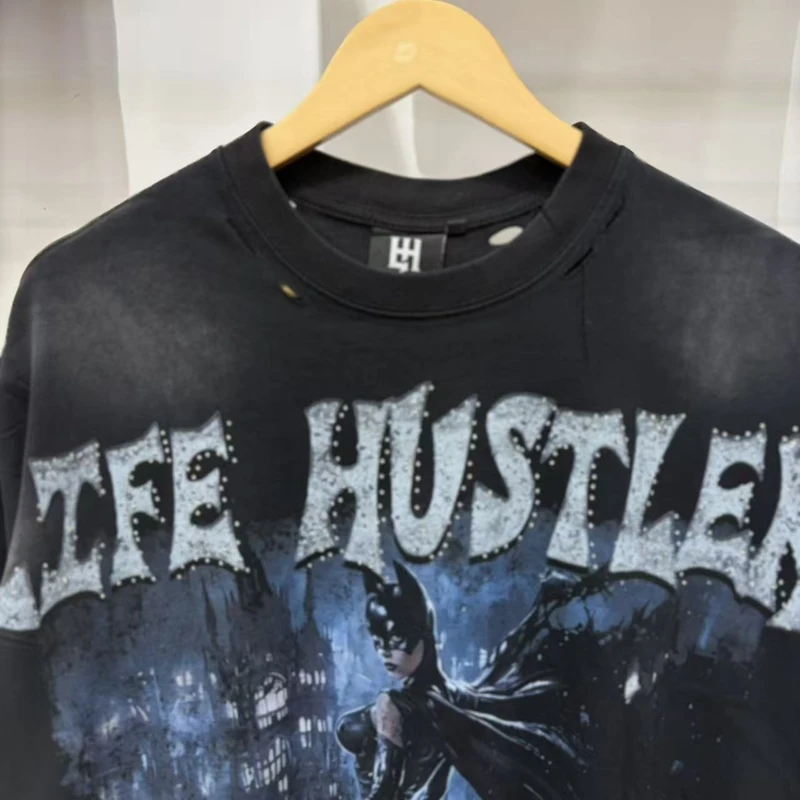Vintage Farbverlauf T-Shirt mit Angepasstem Geflügeltem Engel-Print und Strass, Gothic-Style Übergroßes Hip-Hop Herren-Baumwollshirt für den Sommer – Detail 9