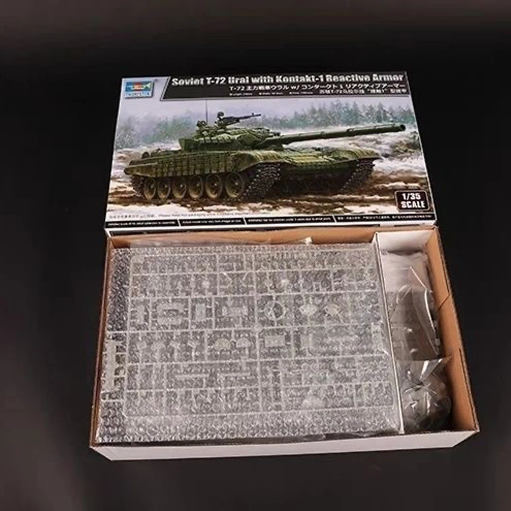 

Trumpeter 09602, масштаб 1:35, советский T72 T-72, Урал, с часами, бронированный танк в сборе, пластиковая модель, комплект, военная игрушка