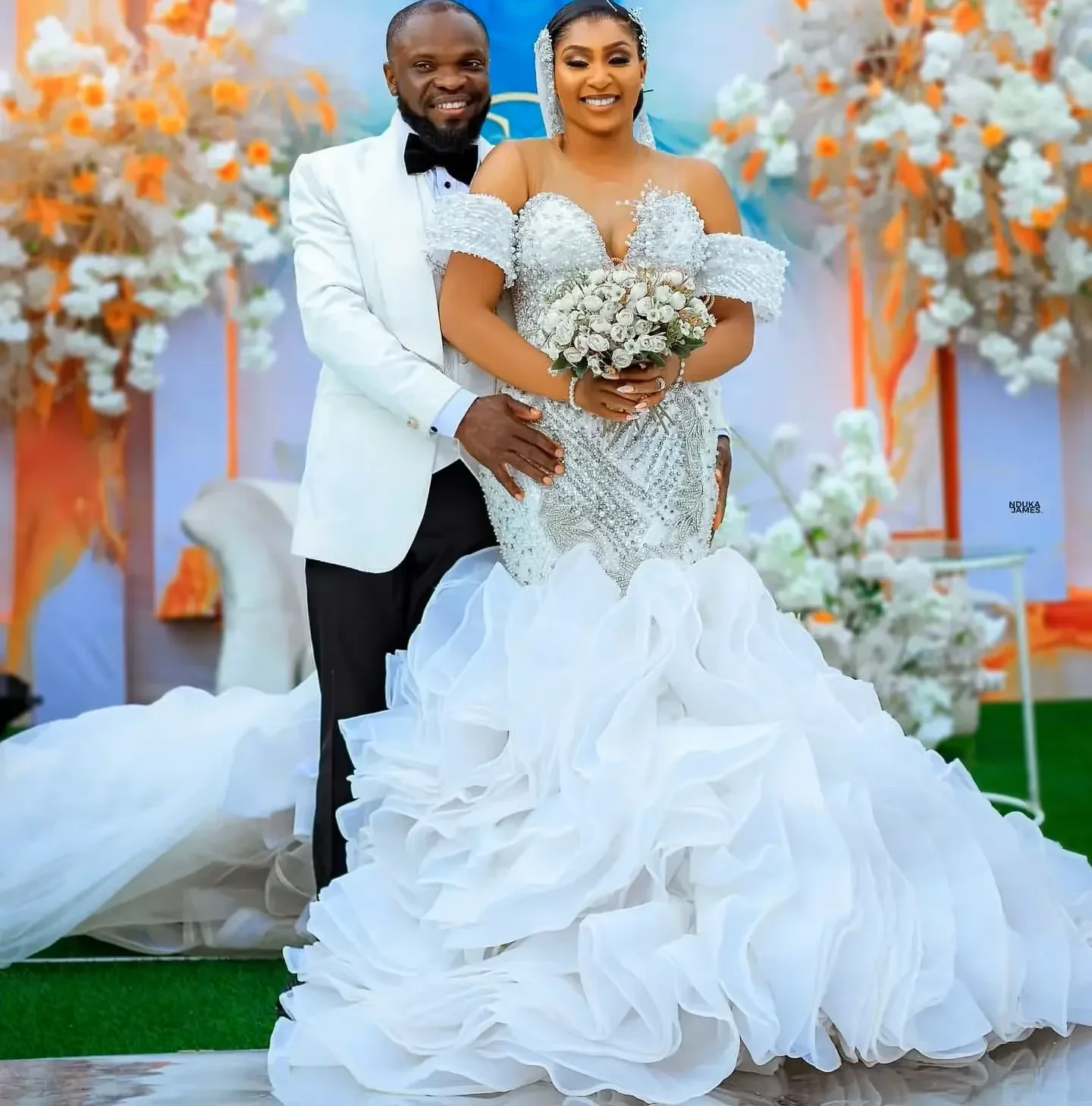 Luxury Off Shoulder Mermaid Wedding Dress Sparkling Beaded Ruffle Hard Yarn Bride Dress African Plus Size Bridal Gowns