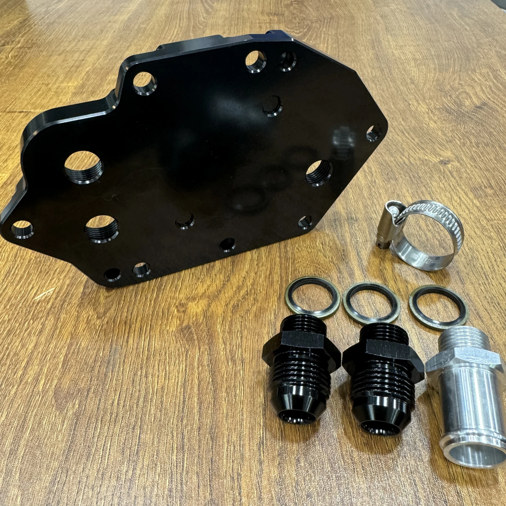 1unit BATTLEBEE OIL Cooler Adapter for bm-w E70 X5 E46 E90 335D M57 M57N  M57N2 Engine base  fitting AN8 AN10 STOCK