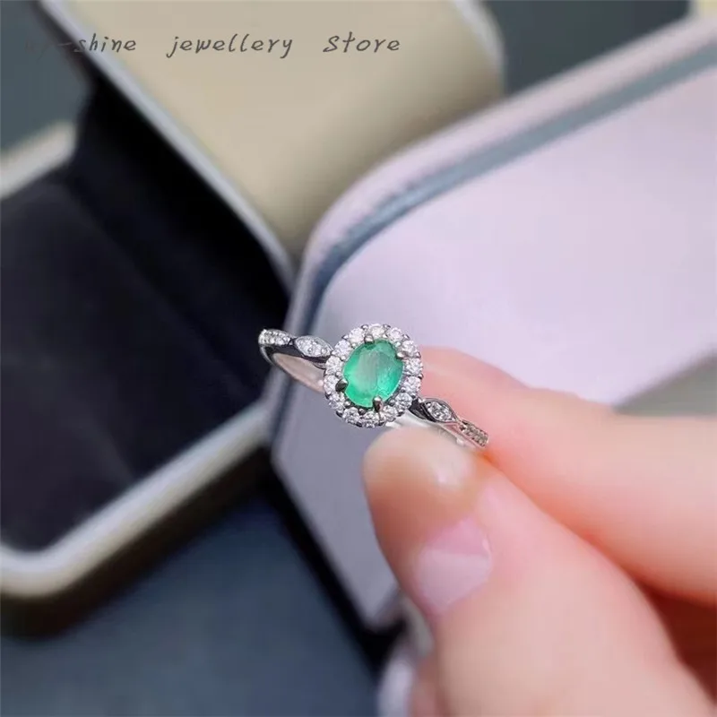 The new 925 silver inlaid natural emerald ring, finely crafted, simple and luxurious, can be customized