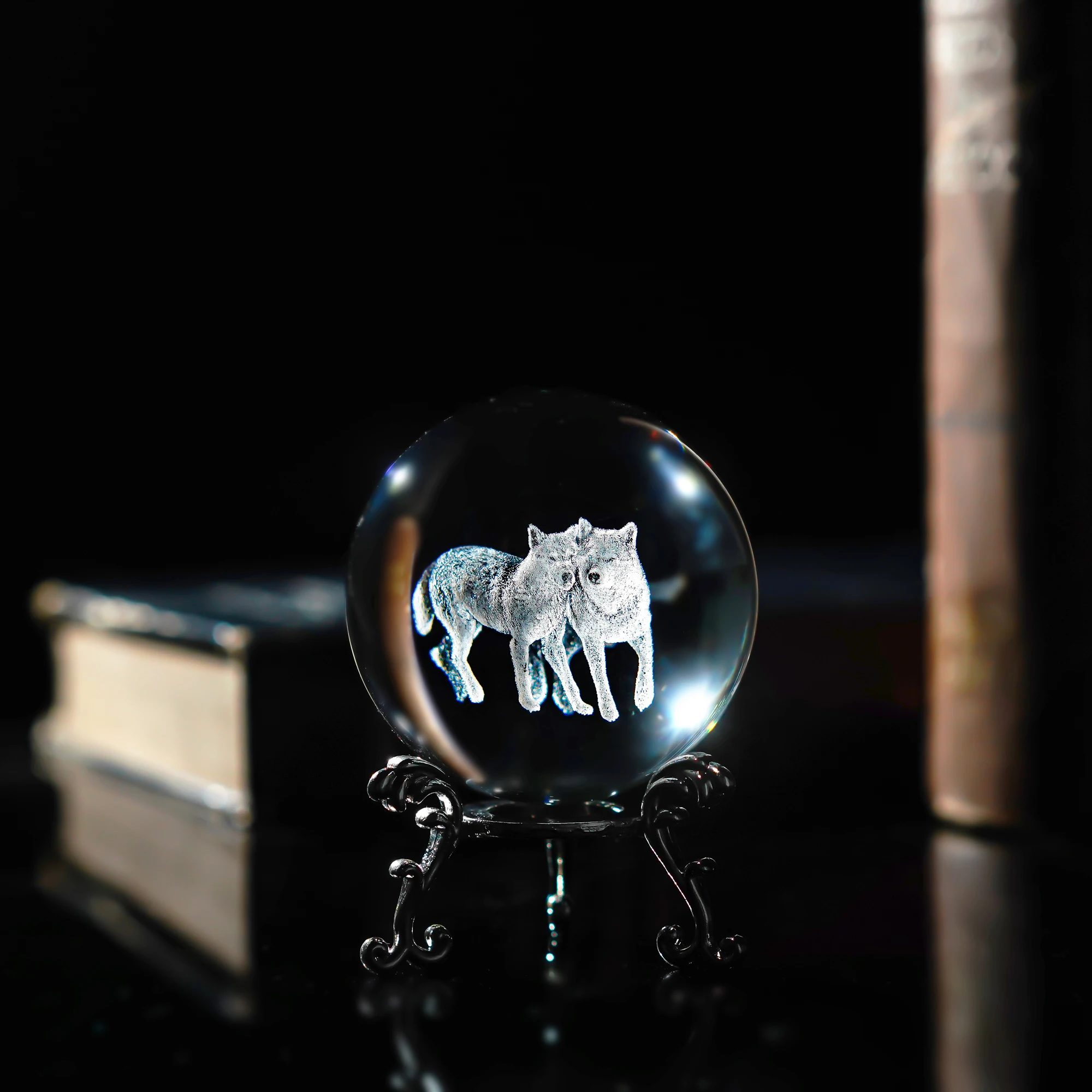 H&D 60mm Wolf Statue Crystal Decor Ball with Stand 3D Glass Laser Engraved Wolf Gift for Wolf Lovers， Home Office Paperweight