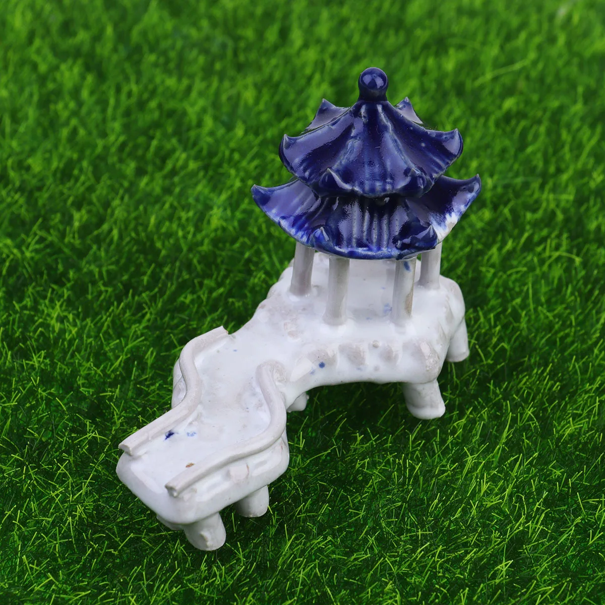 

2Pcs Fish Tank Ceramic Pavilion Aquarium Ornament Colorful Decorative Landscape Craft Easy Clean Hiding Place for Small Fish