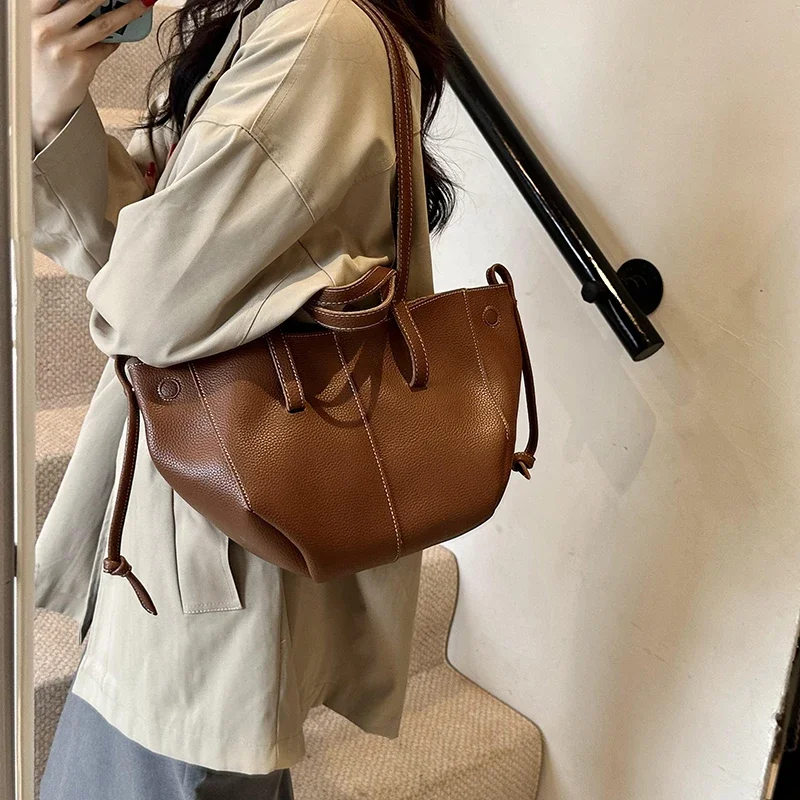 

Autumn Winter New Collection Retro Style Soft Leather Solid Color High-capacity Bags Leisure Time Versatile Shoulder Bags