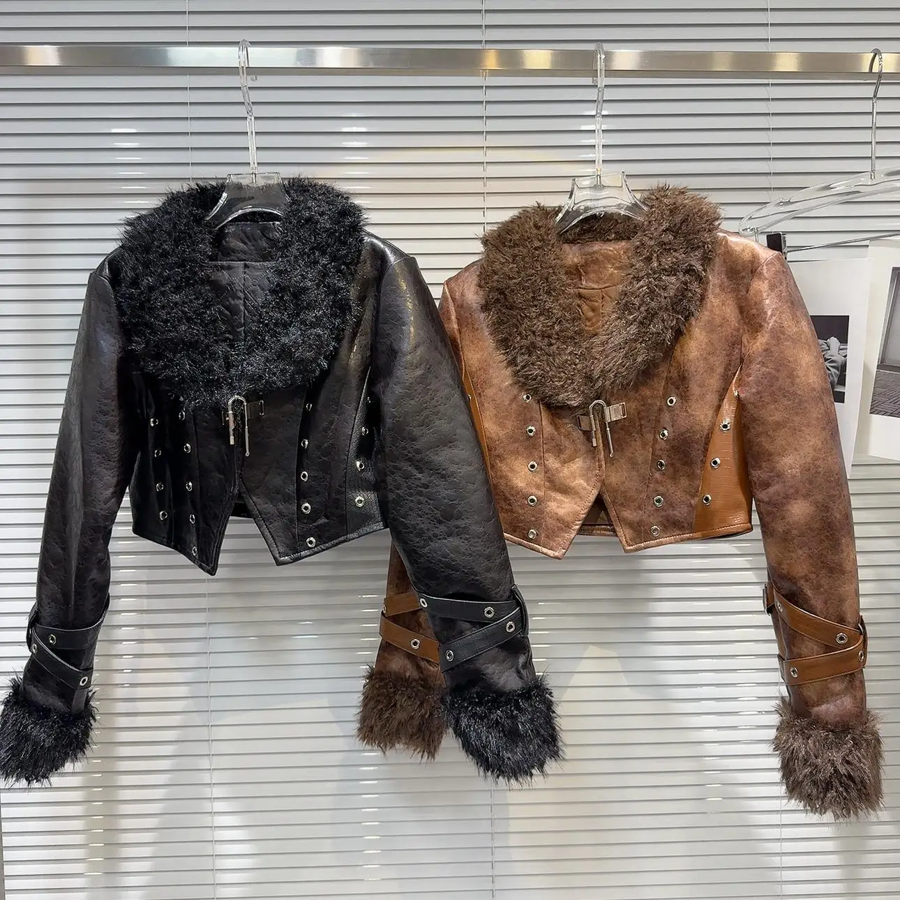 Winter 2026 New Style Hot Girl Lamb Fur Collar Texture PU Leather Cotton Inner Jacket Street Style Short Length Long Sleeve
