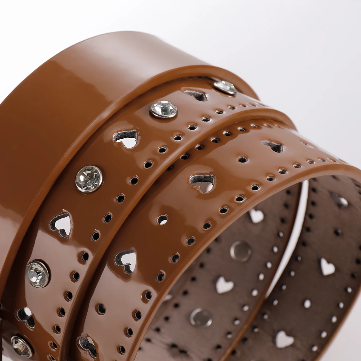 La cintura in vita da donna in dopamina viene in più colori tra cui scegliere e può essere abbinata a jeans o gonne