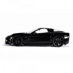 1:24 2006 Chevrolet Corvette High Simulation Diecast Car Metal Alloy Model Car Toys for Children Gift Collection