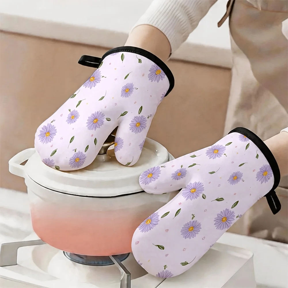 1 Set of 2pcs Oven Mitts, Featuring Light Purple Small Daisy Floral Pattern Design, Edges Trimmed with Black Piping