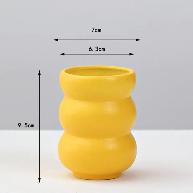 אגרטלים מפורצלן צהוב לעיצוב השולחן