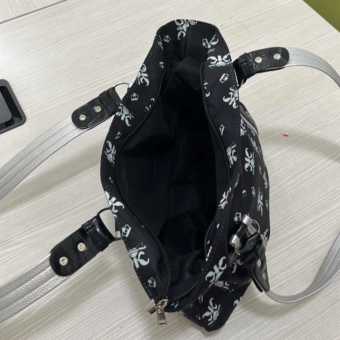 Koreanische Y2K-Style-Schultertasche, süßes, trendiges Design mit rosa Aufdruck, Damen-Tragetasche, Vintage-Nieten-Dekor, leichte, gerüschte Handtasche für den Alltag – Detail 10