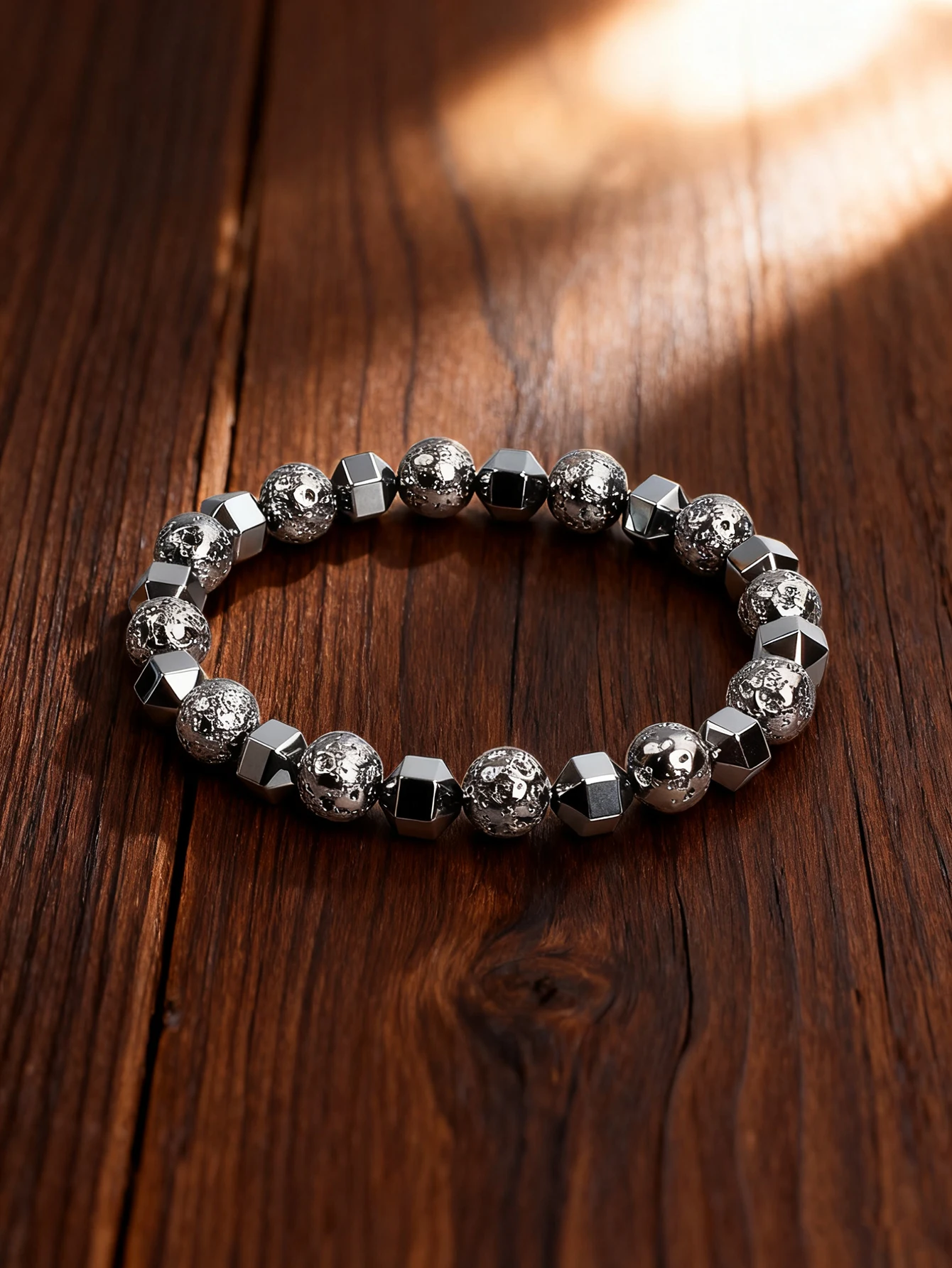 Facettiertes Hämatit- und Waffenarmband aus schwarzem Lavastein, vulkanisches Natursteinperlenarmband für Mut und Schutz, Kraftschmuck