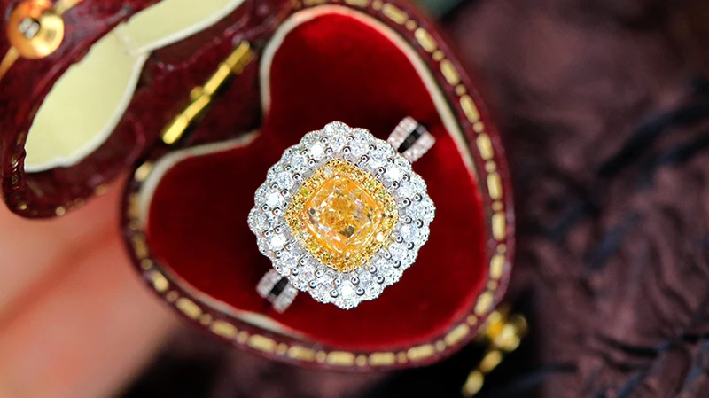 LUOWEND 100% 18K White Gold Rings Luxury Palace Style Real Natural Yellow Diamond Cocktail Ring for Women Senior Banquet