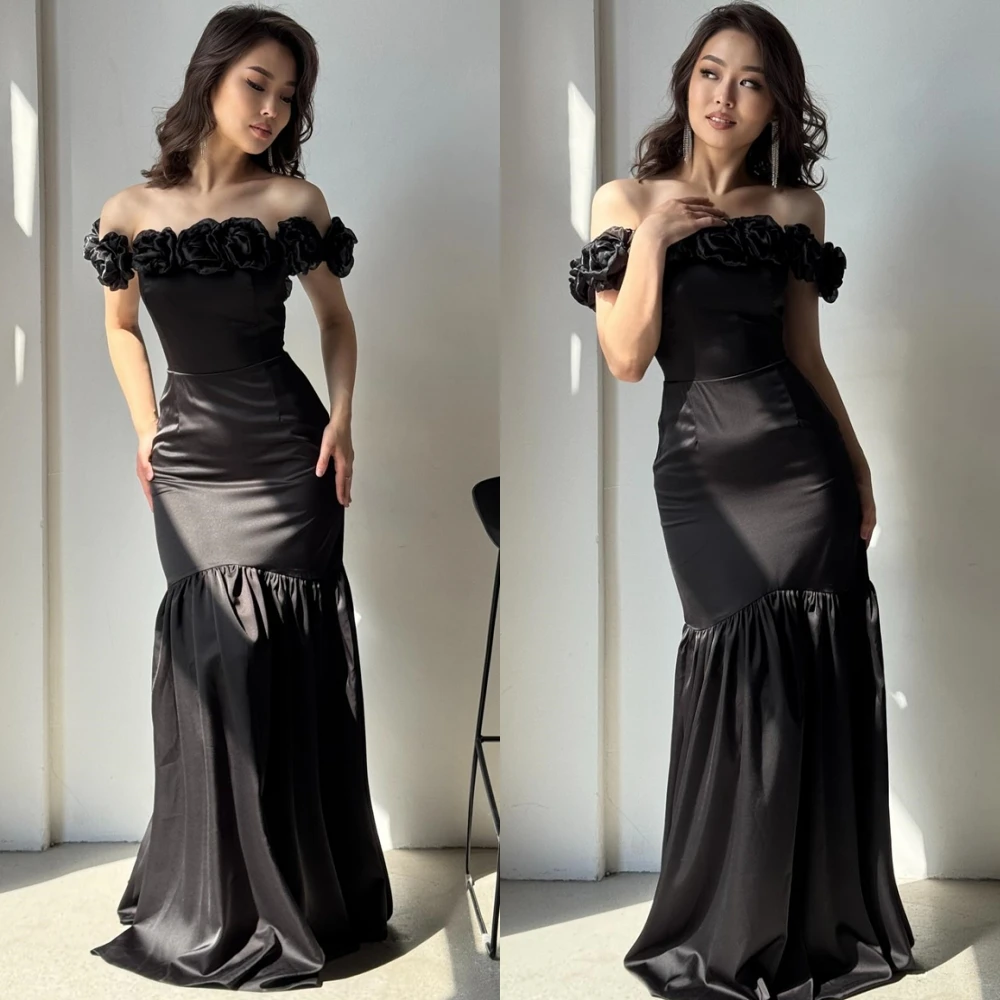 فستان سهرة كلاسيكي من الساتان الأسود مخصص برقبة قارب رقيقة قبالة الكتف فستان حفلة موسيقية أنيق حورية البحر زهور فستان الحفلات