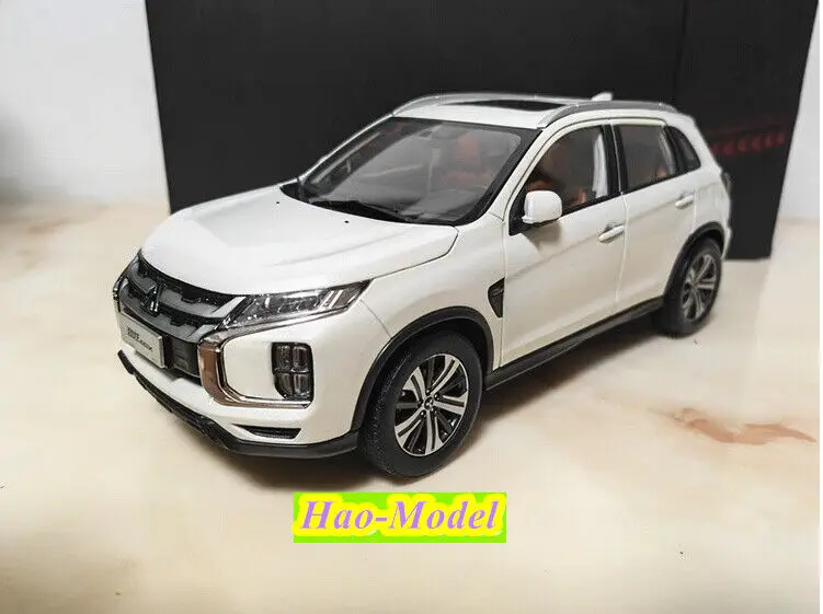 

1:18 для GAC Mitsubishi ASX SUV 2020 модель автомобиля литые металлические игрушки из сплава для мальчиков подарки для детей хобби демонстрационные украшения Коллекция белый