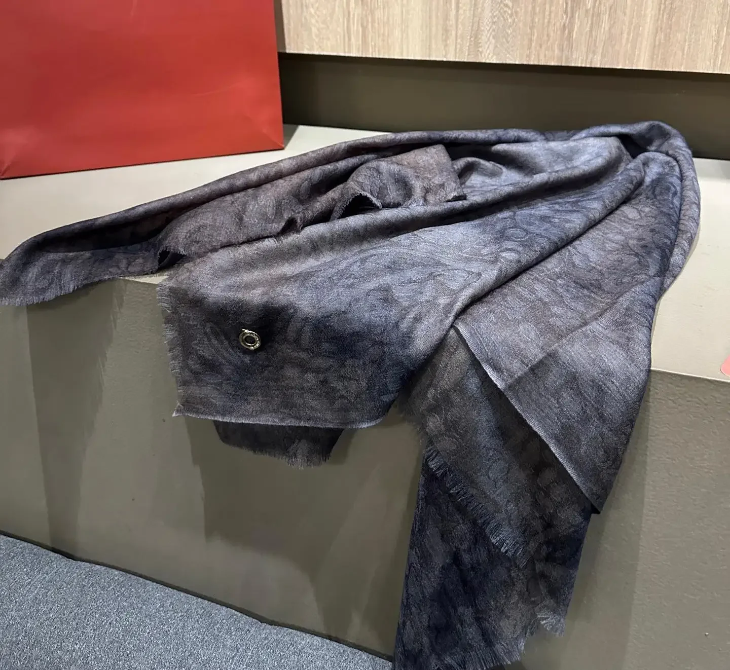 Sciarpe/scialli/capes moda donna Sciarpe/scialli regalo di lusso di fascia alta Sciarpe/scialli Master Craft Art Sciarpe/scialli 95 * 100 Sciarpe di tendenza