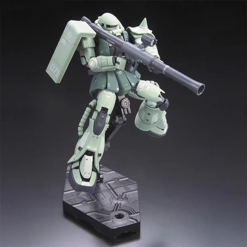 Bandai Rg In Massa Geproduceerde Zaku 2 Gunpla MS-06F Mecha Figuur Beweegbare Robot Diy Assemblage Speelgoed Cool Verjaardagscadeau Collectie Ornamenten