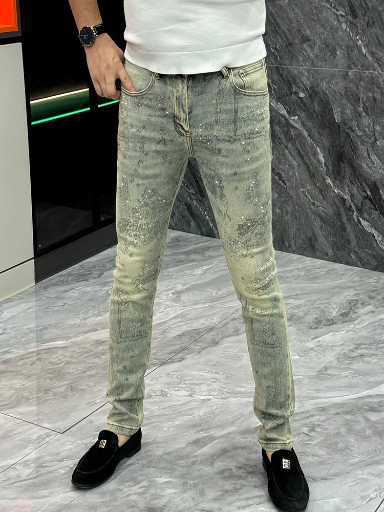 

Мужские джинсовые джинсы с завышенной талией, зимние модные брендовые джинсы с железным ромбовидным принтом, тонкие прямые ноги, чувственные, износостойкие, повседневные
