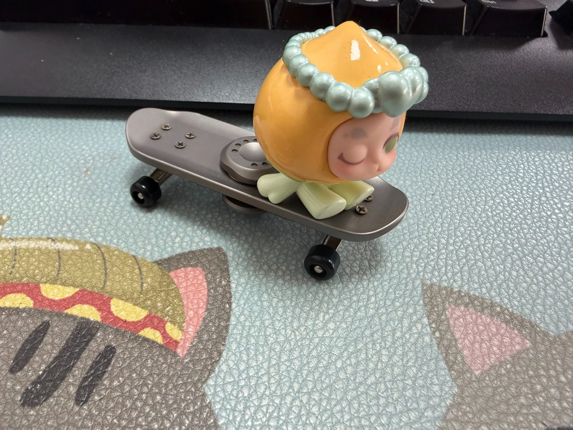 Used EDC Skateboard Fingertip Gyro, Fingertip Skateboard, Finger Skateboard, The Only One on The Whole Network, Good Balance