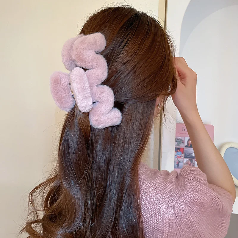 Korean Fashion Winter Plush Big Wave Shape Hair Claw Faux Fur Shark Clip 13cm Large Hairpin Elegant Women Hair Accessories