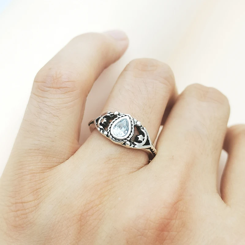 

Huaya Women's Classic Sparking Cubic Zirconia Old Silver Vintage Star Moon Pattern Rings Banquet Accessories