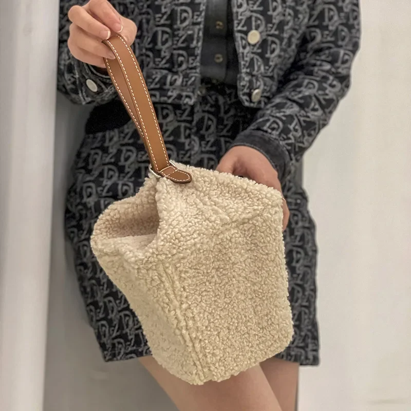 

Casual Faux Lamb Wool Handbag Soft Plush Women's Small Bucket Solid Small Tote Winter Fluffy Top-Handle Bag Bolsos Mujer 2024