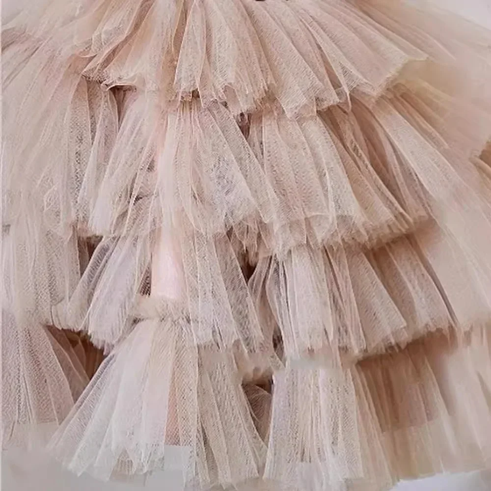 女の子用フリルスリーブスパンコール装飾ティアードチュールプリンセスドレス、フラワーガールの役割、誕生日のお祝い、結婚式に最適