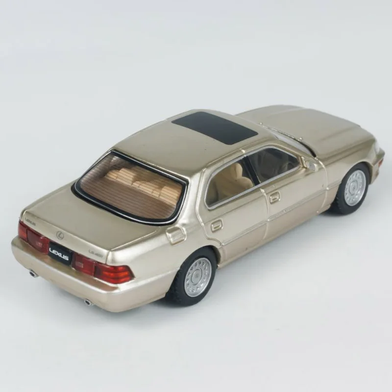 다이캐스트 오리지널 1:64 스케일 Lexus LS400 시뮬레이션 합금 자동차 모델 정적 디스플레이 소장 장난감 선물 기념품 장식