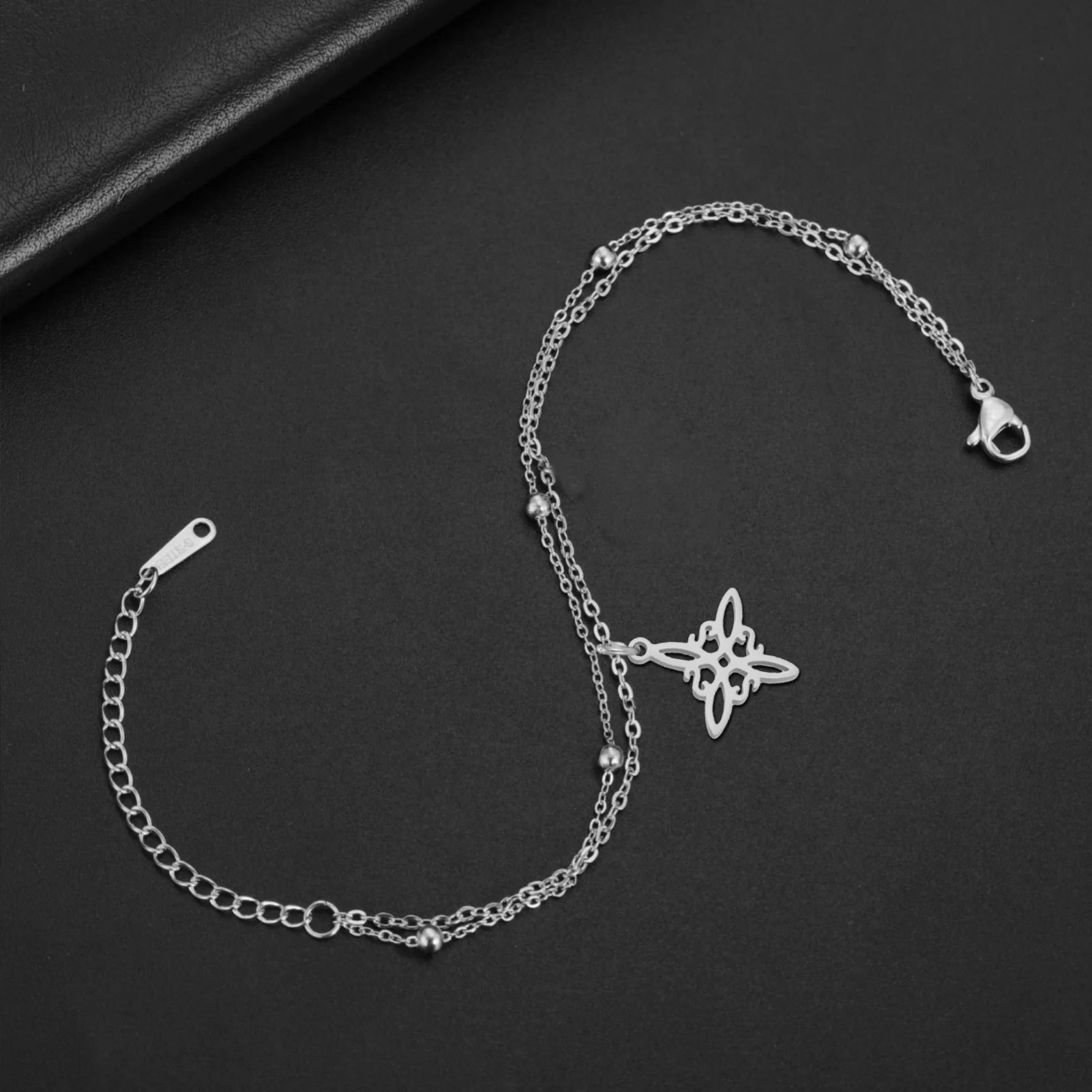 1PC A women's stainless steel witch knot bead bracelet, beach travel Irish accessories gift