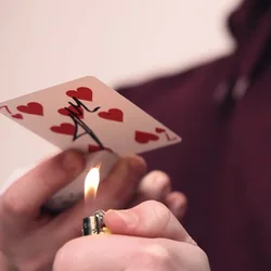 MELTY by Jordan Victoria Gimmicks Poker Card Magic Trick Close Up Magic Props Magicians Illusions Street Bar Trick Mentalism Fun