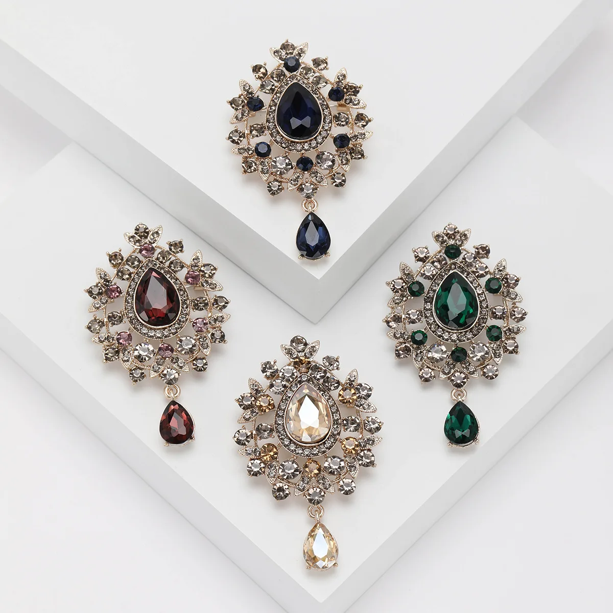 

Crystal Water-drop Pendant Brooches for Women Vintage Style Elegant Wedding Pins Party Daily Clothing Bag Hat Accesories Jewelry
