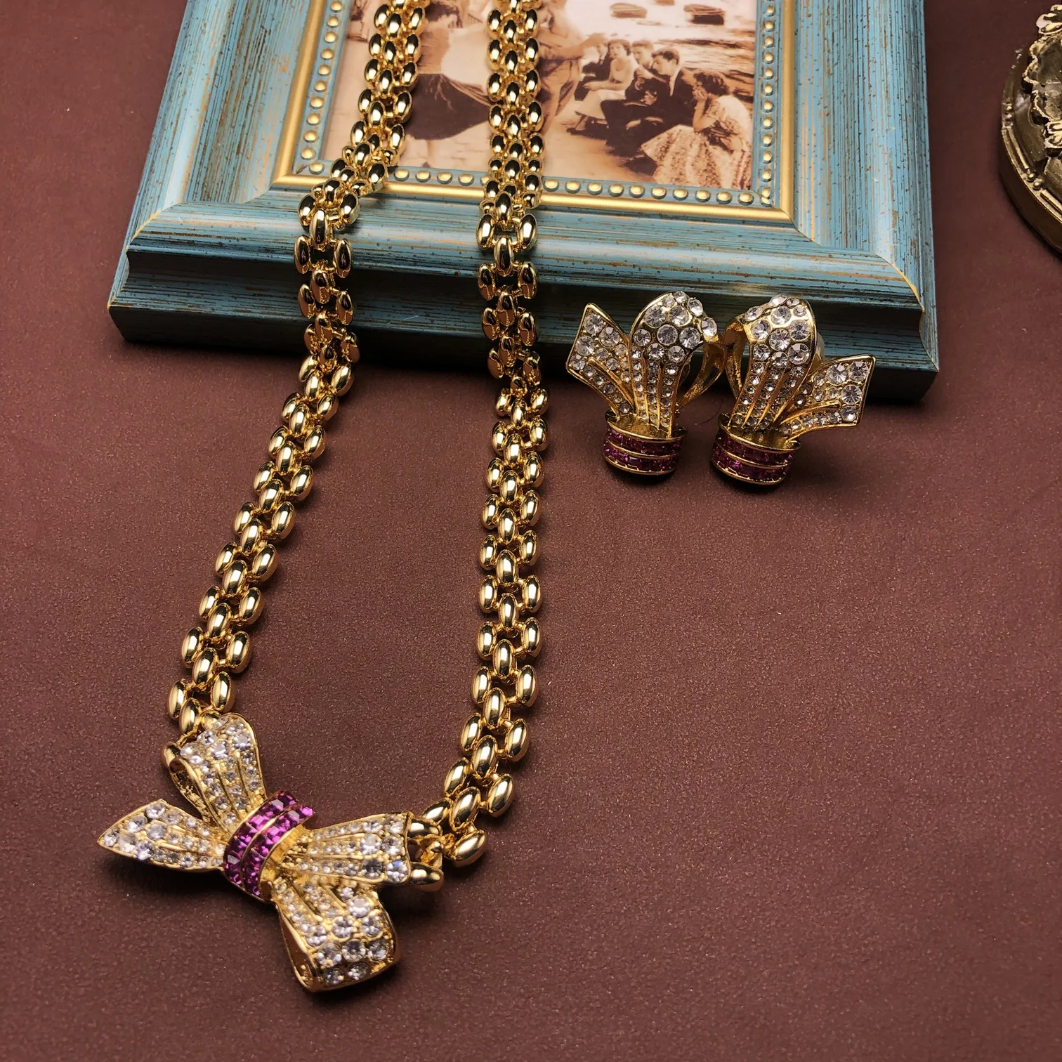 إحساس تصميم المجوهرات العتيقة الأوروبية والأمريكية، قلادة على شكل فيونكة ذهبية حقيقية متعددة الاستخدامات مطلية بالكهرباء، مشبك أذن مرصع بالألماس #2